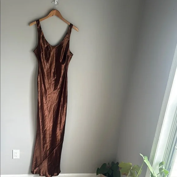 NEW ASOS DESIGN scoop back bias cut satin maxi dress in chocolate 10 - Picture 2 of 13
